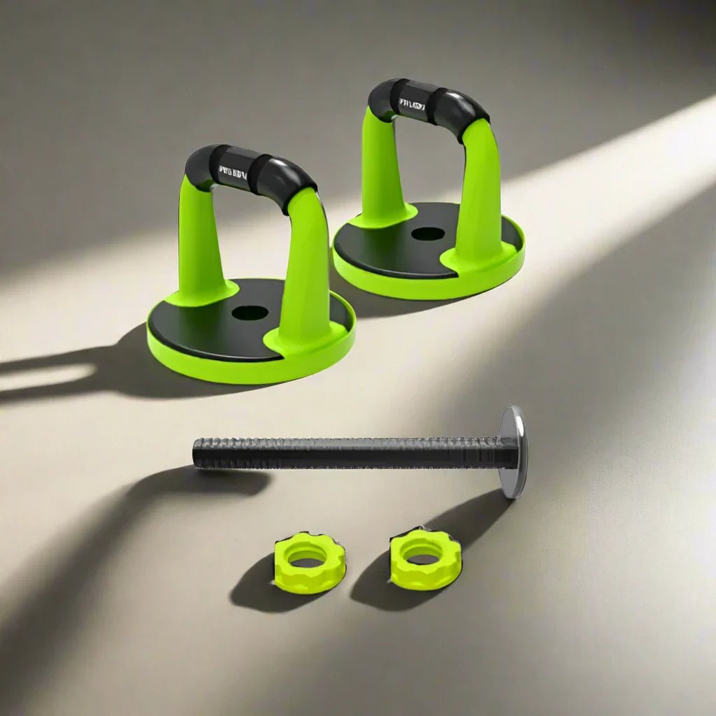 Un poids de musculation compact avec une large poignée recouverte d’un matériau antidérapant pour une prise en main sécurisée. La base est constituée de plusieurs disques empilables noirs et verts permettant d’ajuster la charge facilement. L’ensemble repo