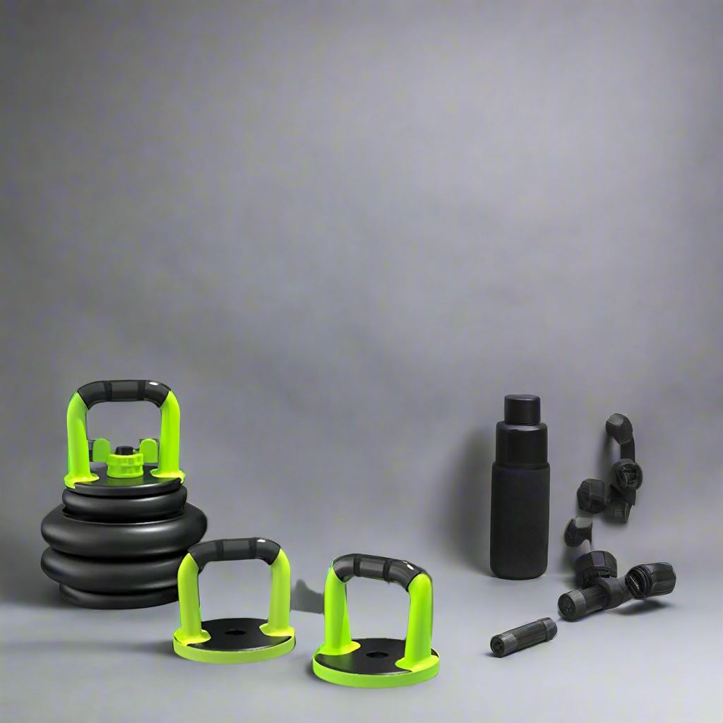 Un équipement compact avec une large poignée noire texturée pour une prise en main confortable. La base est en plastique robuste avec des éléments verts et noirs empilés en arrière-plan. À côté, plusieurs accessoires complémentaires comme des attaches de